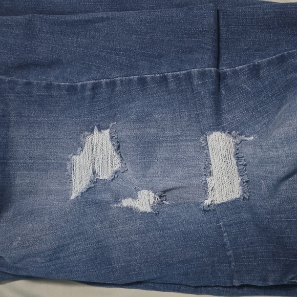 Maurices plus distressed denim - Picture 3 of 4